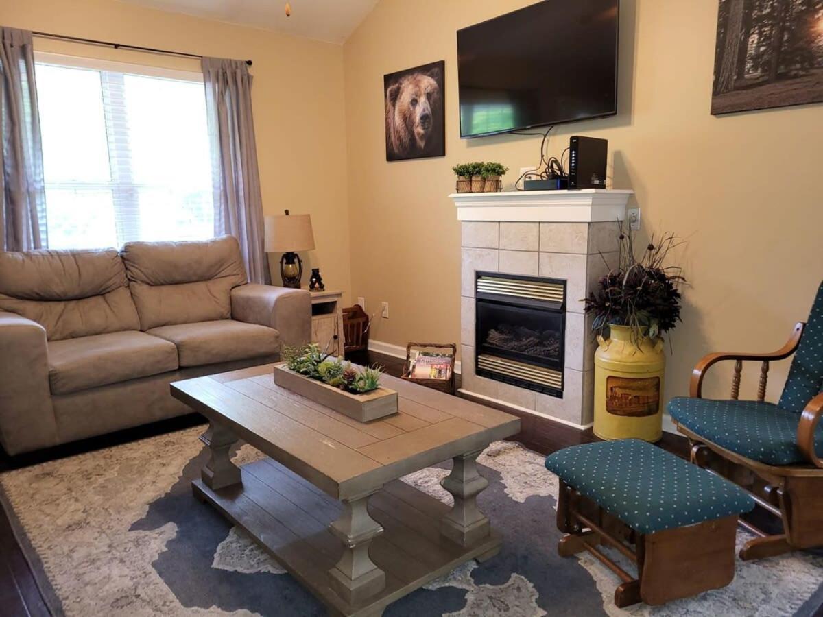 Cozy Pigeon Forge Home W Hot Tub Near River Exterior foto